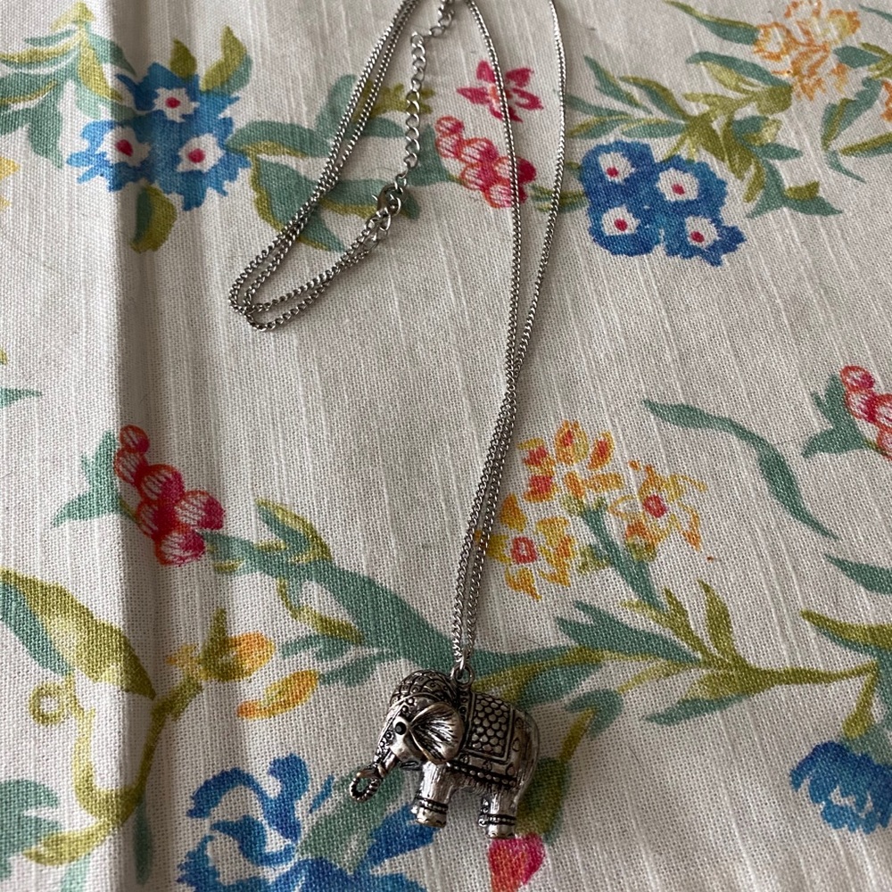 Elephant pendant necklace